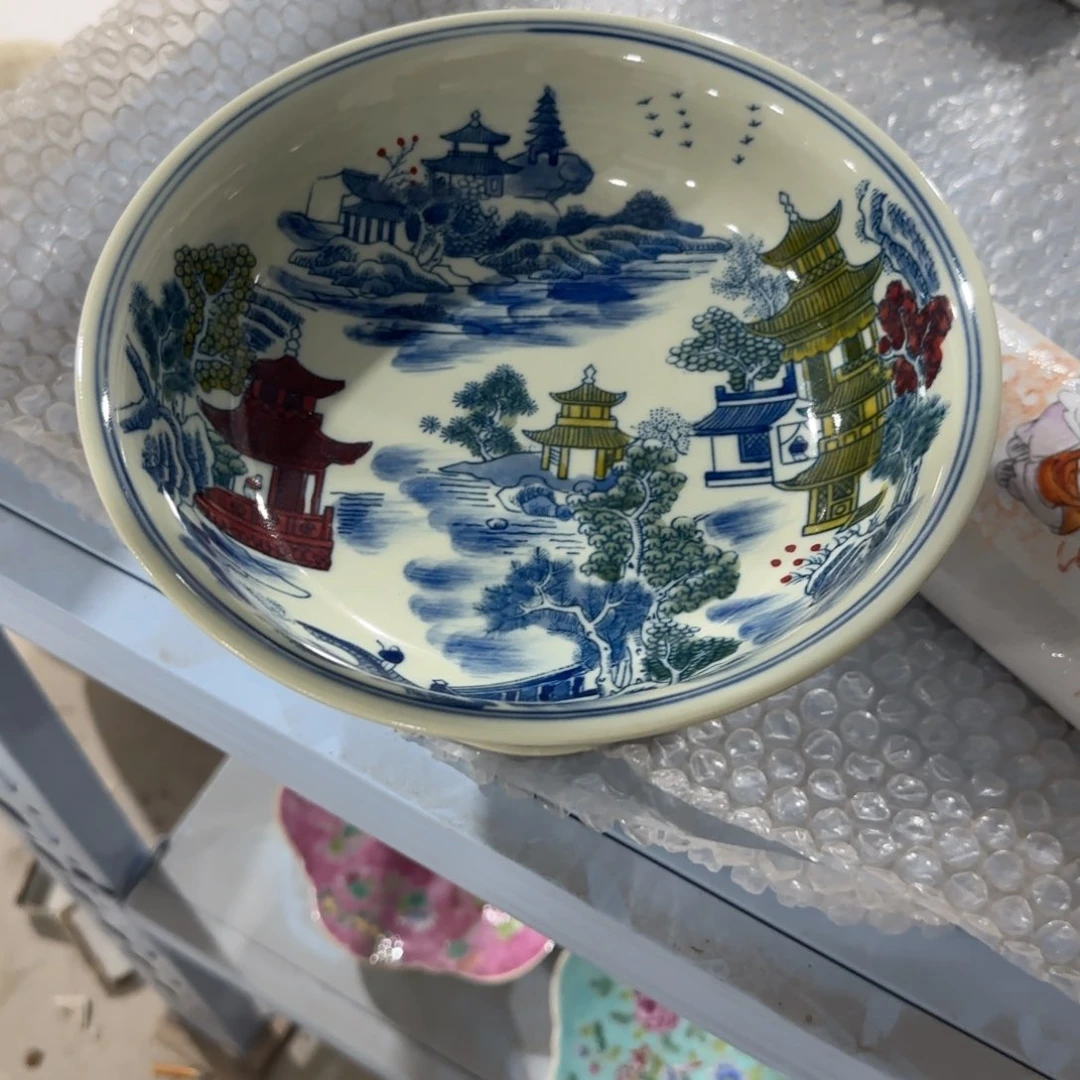 瓷片摆件上都放的了几条内裤呀