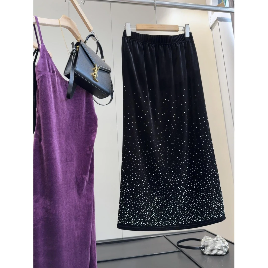 女士高级感重工贴钻黑色高腰A字丝绒半身裙漂亮百搭优雅轻熟风