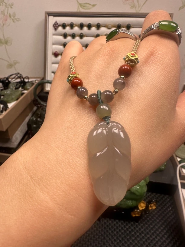 和田玉玉叶子吊坠