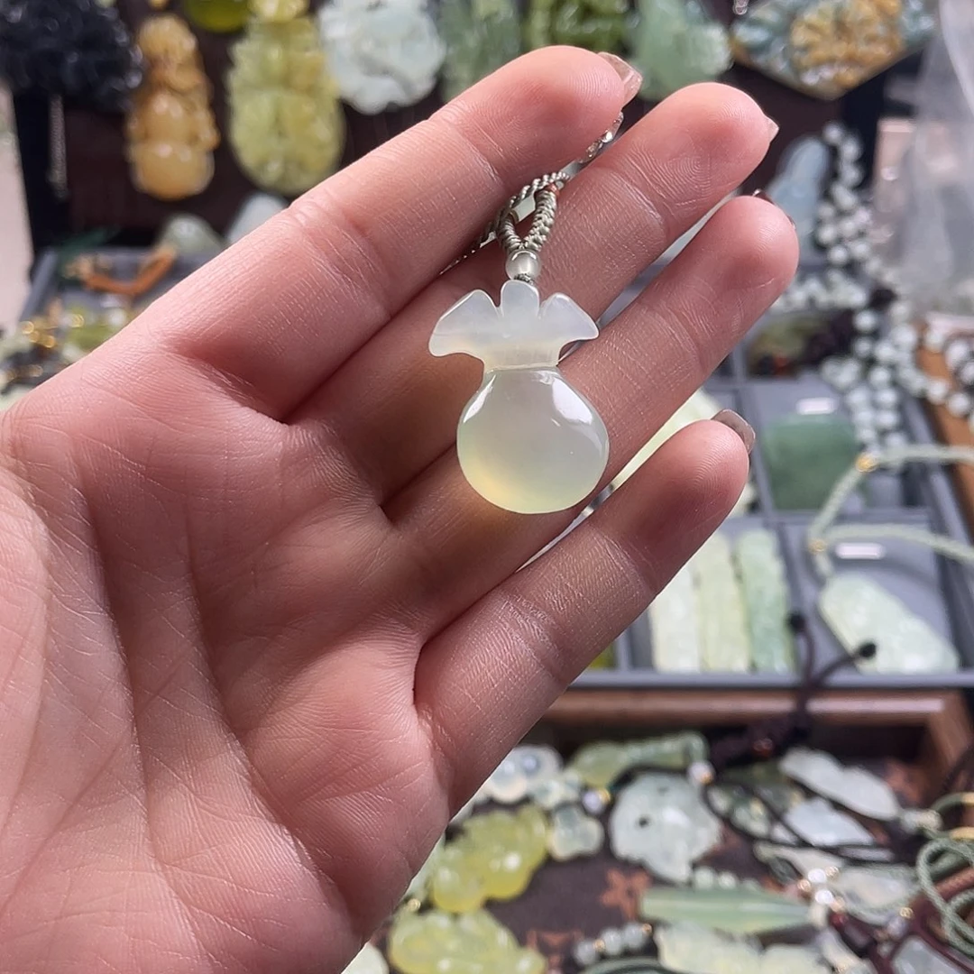 偶***呆岫玉未镶嵌吊坠(赠链)