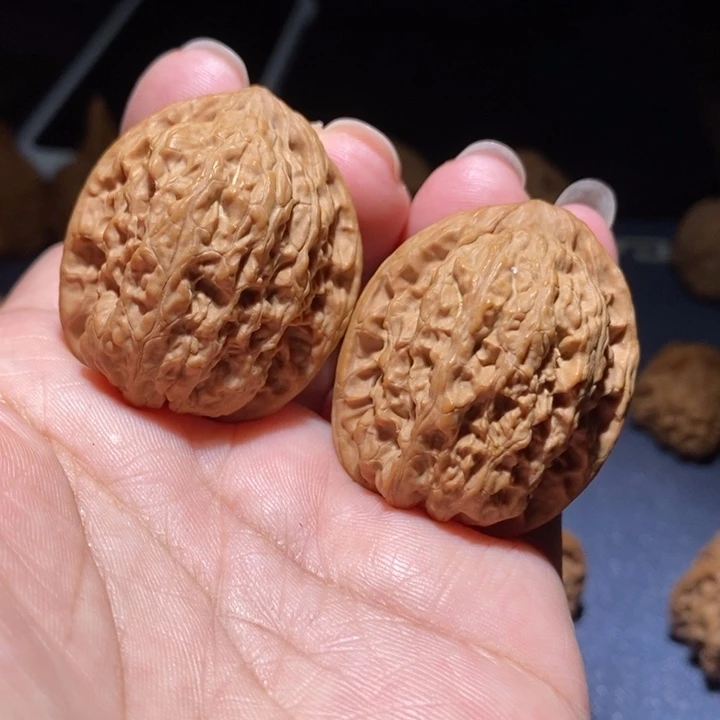 文玩核桃吊坠鸡心