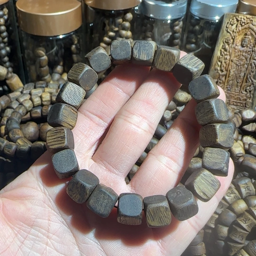 沉香碎屑沉香/绿棋大四方珠1.0/13