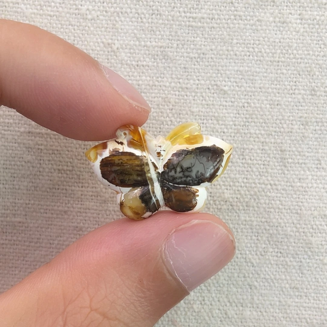 琥珀未镶嵌珠宝奇石蝴蝶