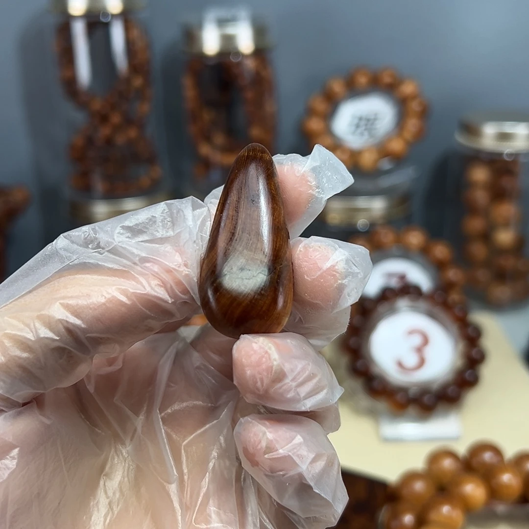 郭***远柏木（崖柏）雷击吊坠