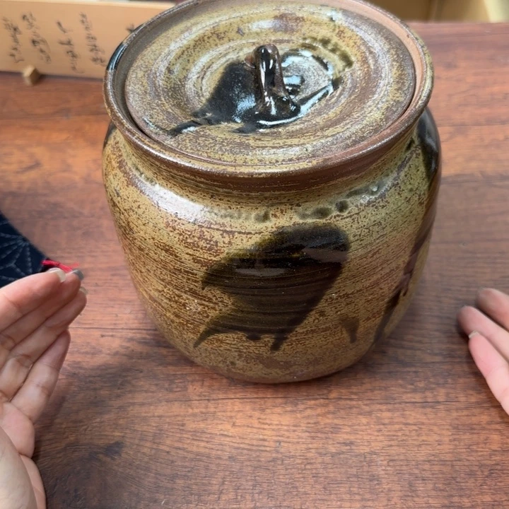 一个陶瓷物件哼哼唧唧