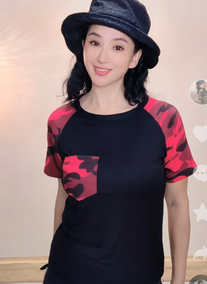 清风酷女郎高弹棉布拼色口袋短袖上衣