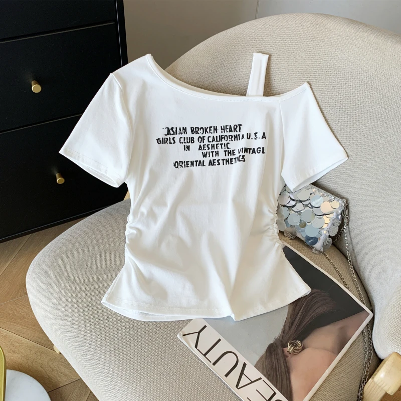 白色斜肩字母印花短袖T恤女夏季新款设计感露肩修身显瘦百搭上衣