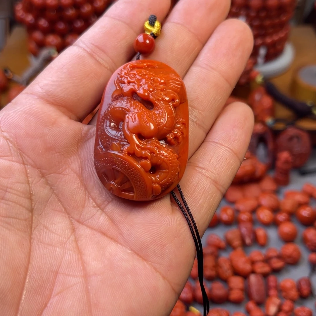 南红玛瑙未镶嵌川料精工龙牌