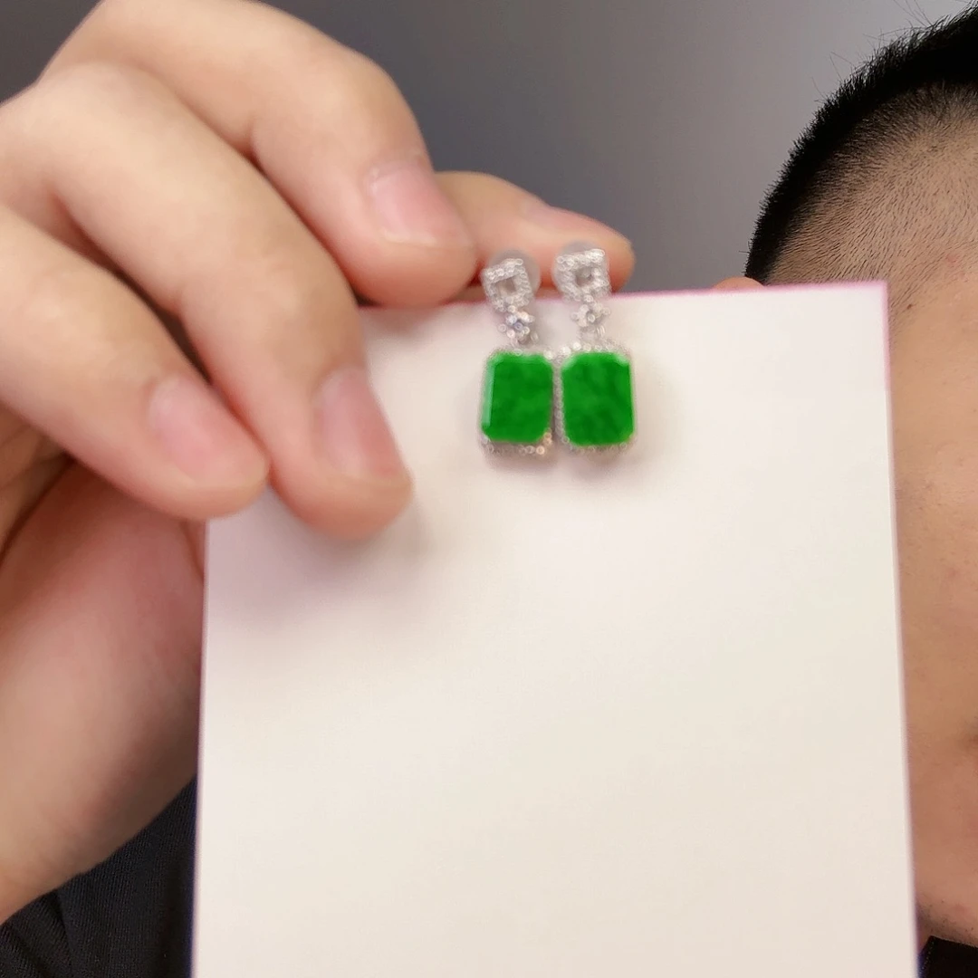 翡翠颈饰未镶嵌一对