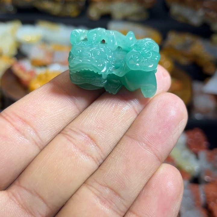 石英质玉（黄龙玉）未镶嵌颈饰