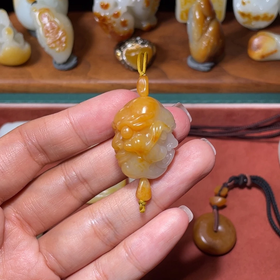 颈饰未镶嵌和田玉（糖玉）