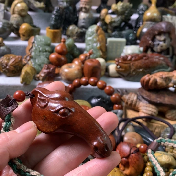 未镶嵌岫岩河磨玉（透闪石质玉）把件