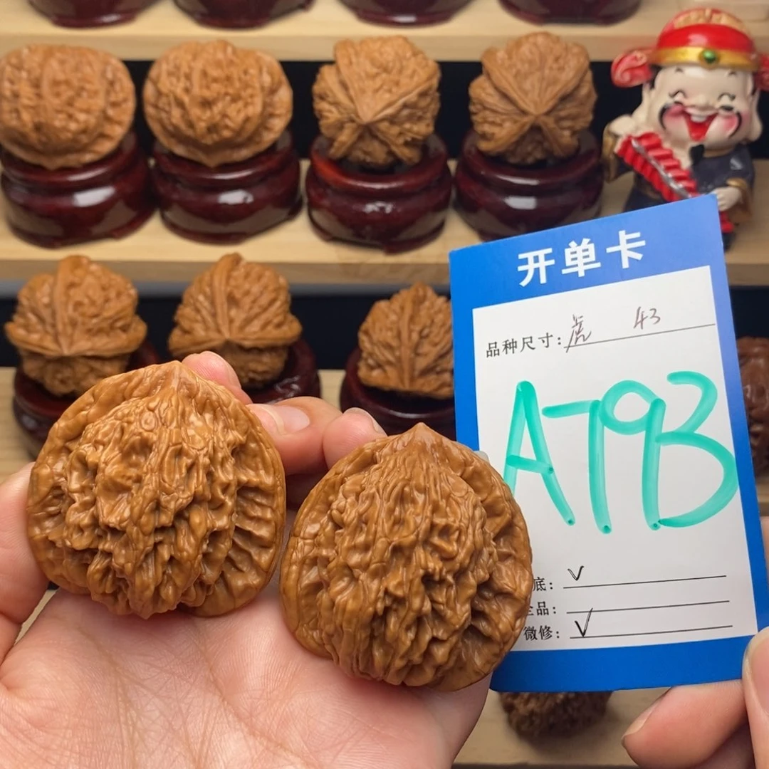 把件文玩核桃麦穗虎头