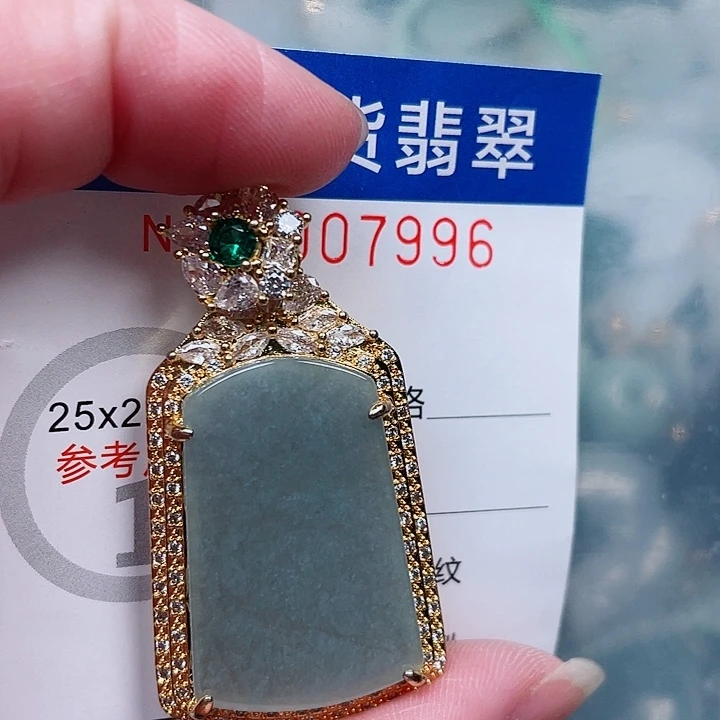 吊坠(不含链)未镶嵌翡翠