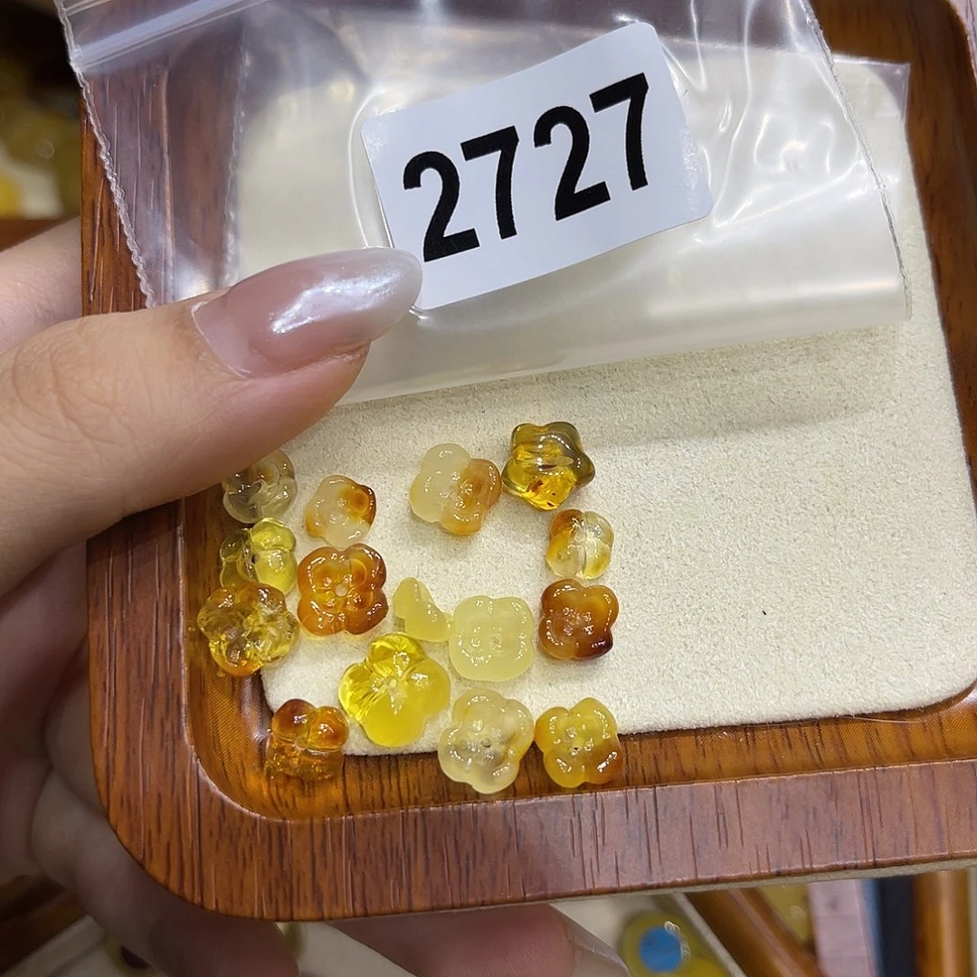 奶***手琥珀未镶嵌裸石蜜蜡
