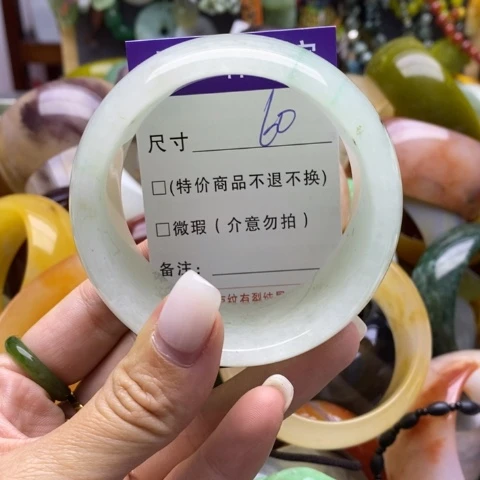 未镶嵌手镯石英质玉