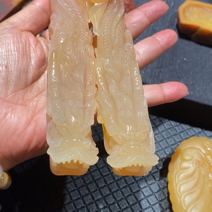 石英质玉（黄龙玉）合金颈饰