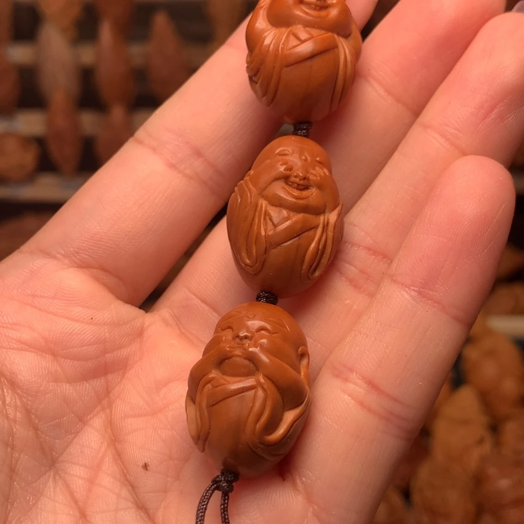 把件橄榄核三不小和尚
