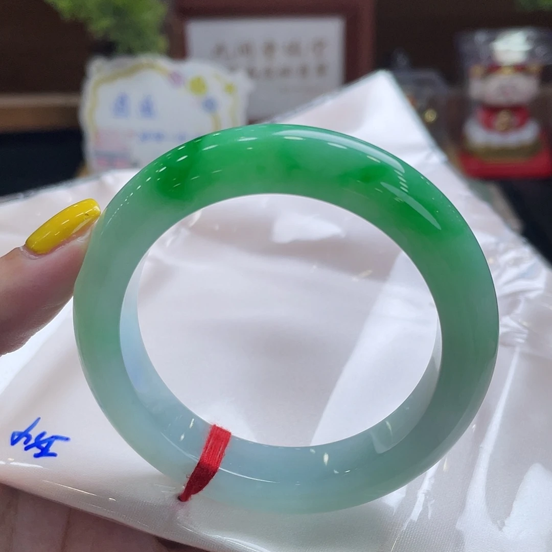 翡翠手镯未镶嵌53.3白底青高货微瑕漏