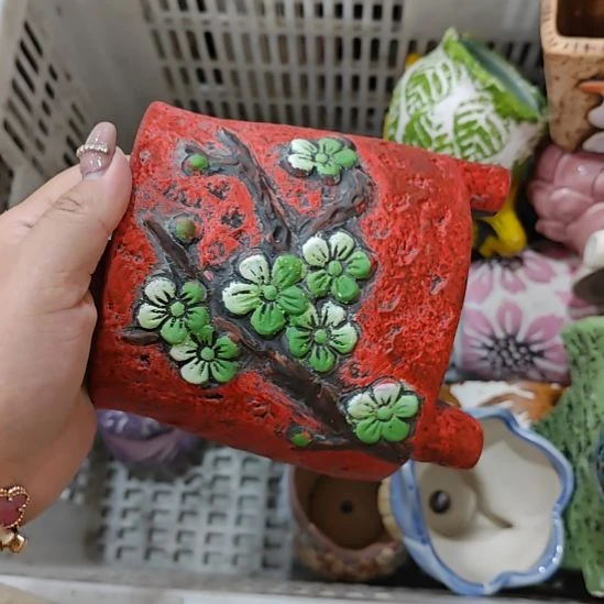 当场拍满15元发货不凑不发，花盆盆口不方不圆有针孔黑点是正常的，