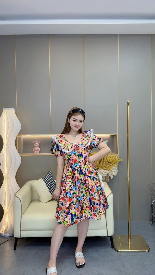 【胖衣衣推荐】夏季新款胖mm娃娃领拼蕾丝碎花连衣裙遮肉显瘦1795