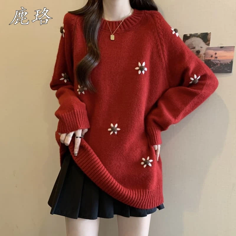 慵懒高级感红色花朵刺绣毛衣女秋冬大码胖mm中长款插肩针织衫上衣