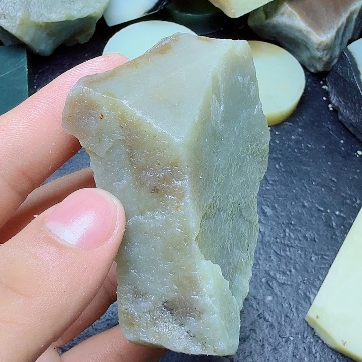 和田玉（糖玉）未镶嵌珠宝奇石