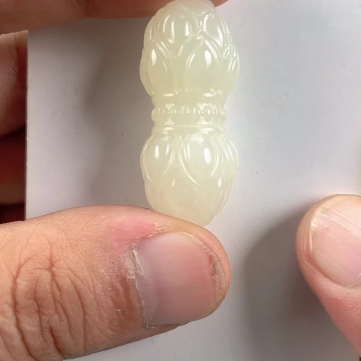 颈饰未镶嵌和田玉（糖玉）