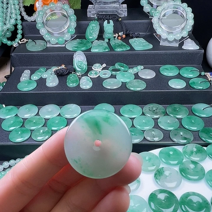 石英质玉未镶嵌颈饰