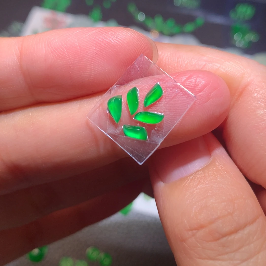 翡翠未镶嵌颈饰随行