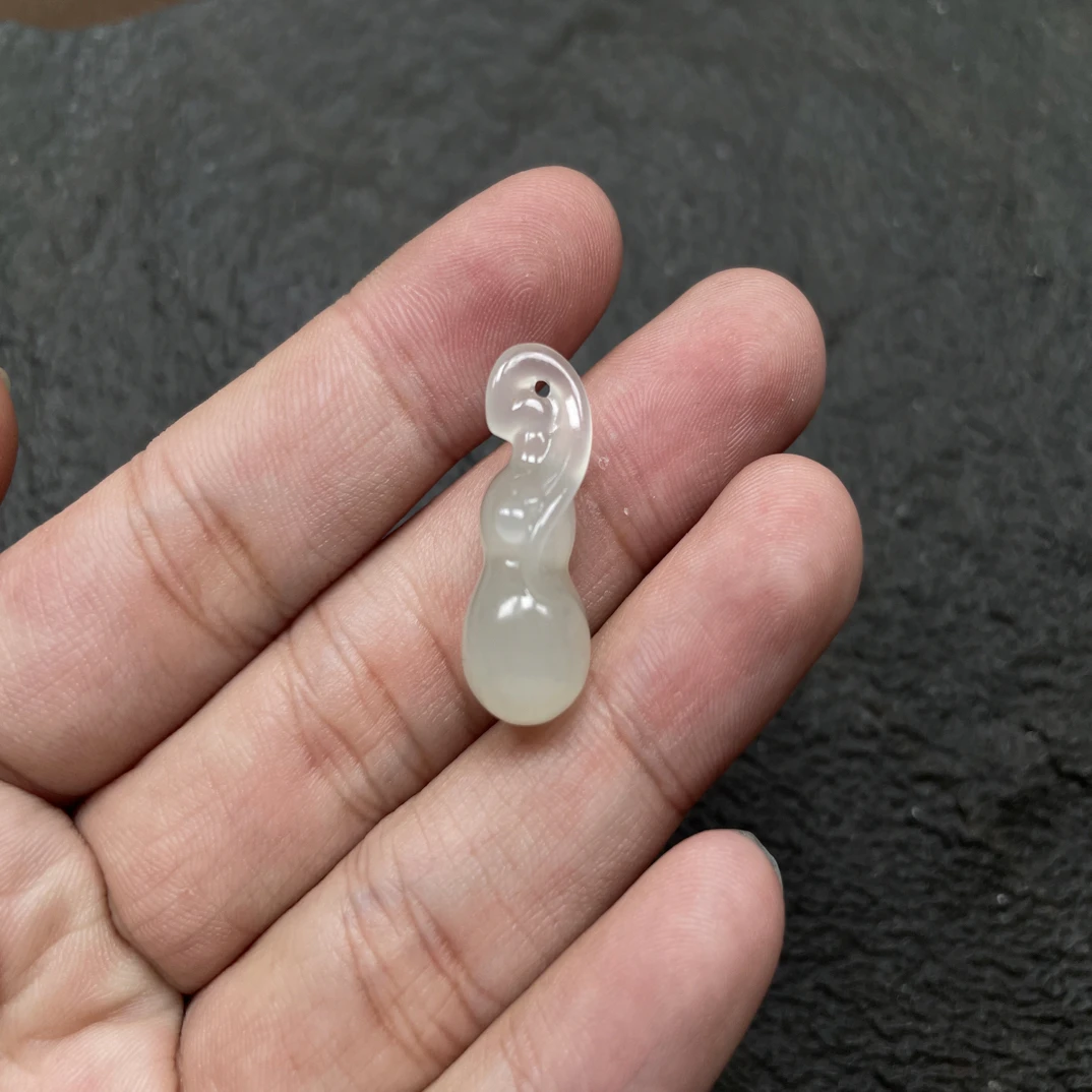 和田玉小葫芦吊坠（微色差）