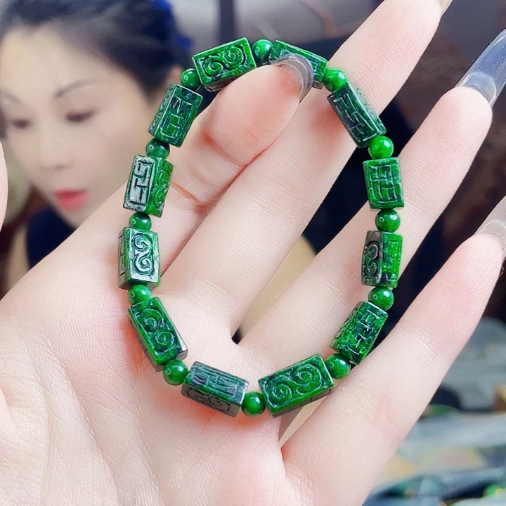 颈饰未镶嵌翡翠多样性