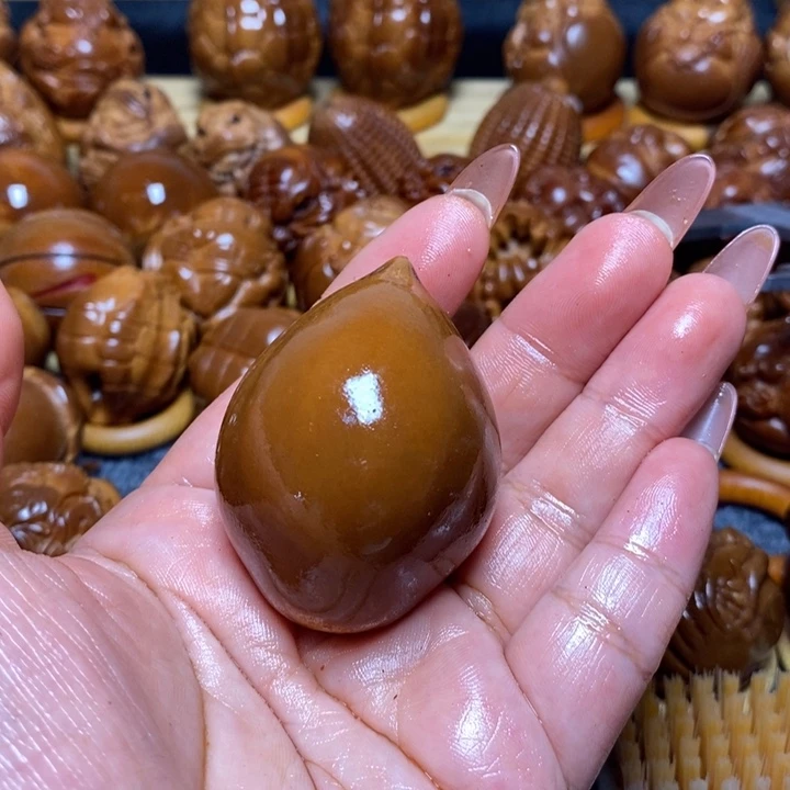 橄榄核吊坠白**生纯手工一面