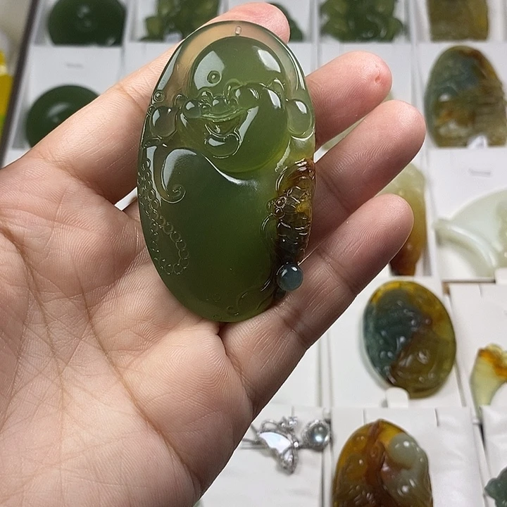 执***玉蛇纹石玉未镶嵌颈饰
