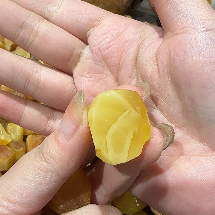 用***7定制琥珀未镶嵌蜜蜡