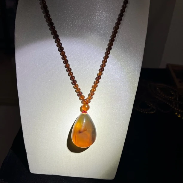 缅甸天然琥珀吊坠