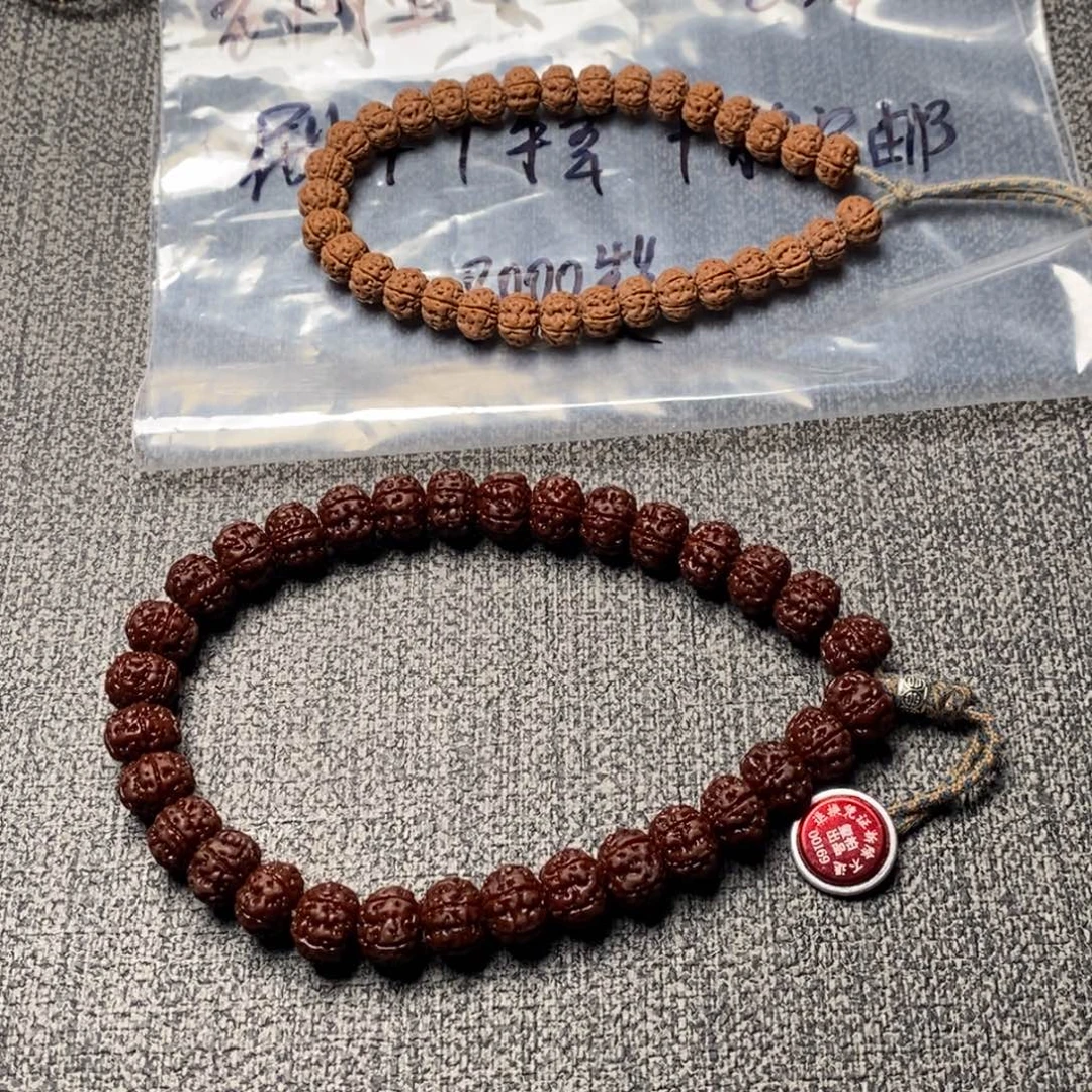 周***.金刚菩提吊坠老树王