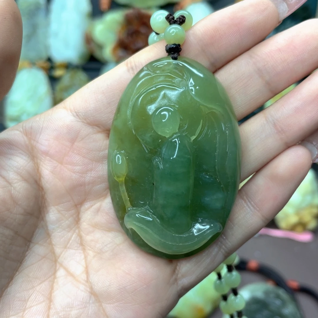 蛇纹石玉颈饰未镶嵌