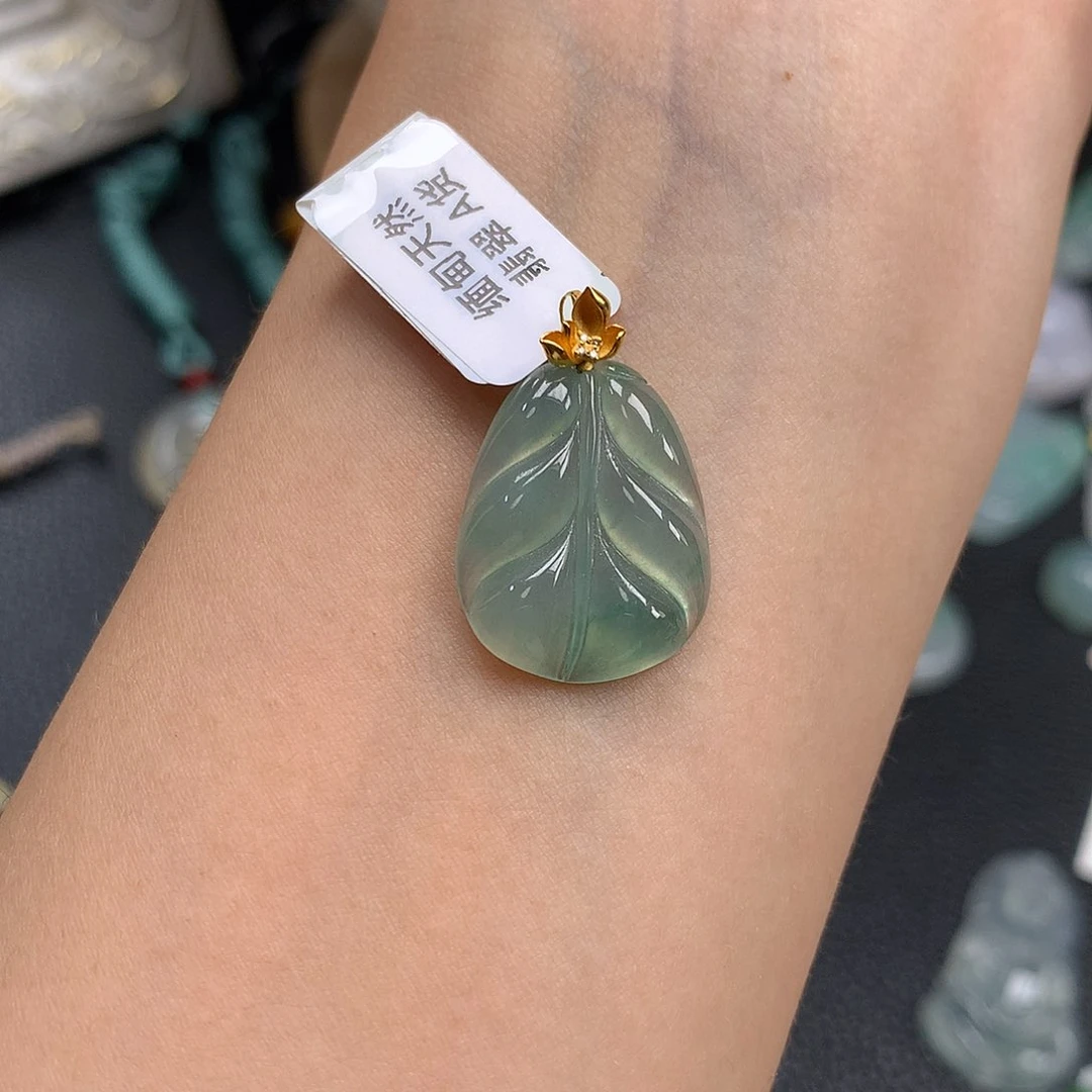 翡翠18K金镶嵌颈饰翡翠