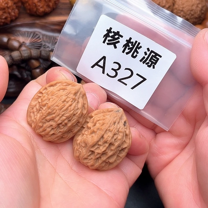 桃核把件核桃金牛30