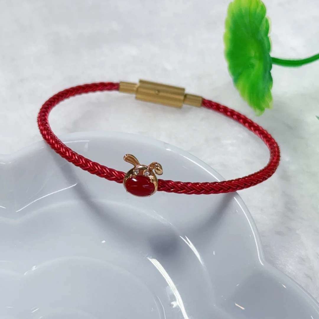精品天然阿卡红珊瑚生肖兔宝宝手链红皮绳珊瑚情侣手链多样性发一