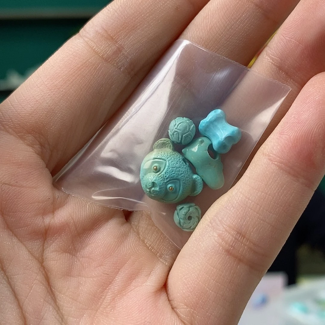 绿松石未镶嵌珠宝奇石