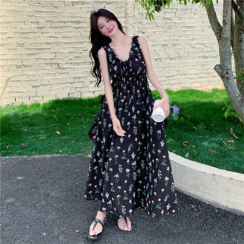 气质时尚2025夏季新款显瘦吊带收腰黑色抽褶小众连衣裙子女