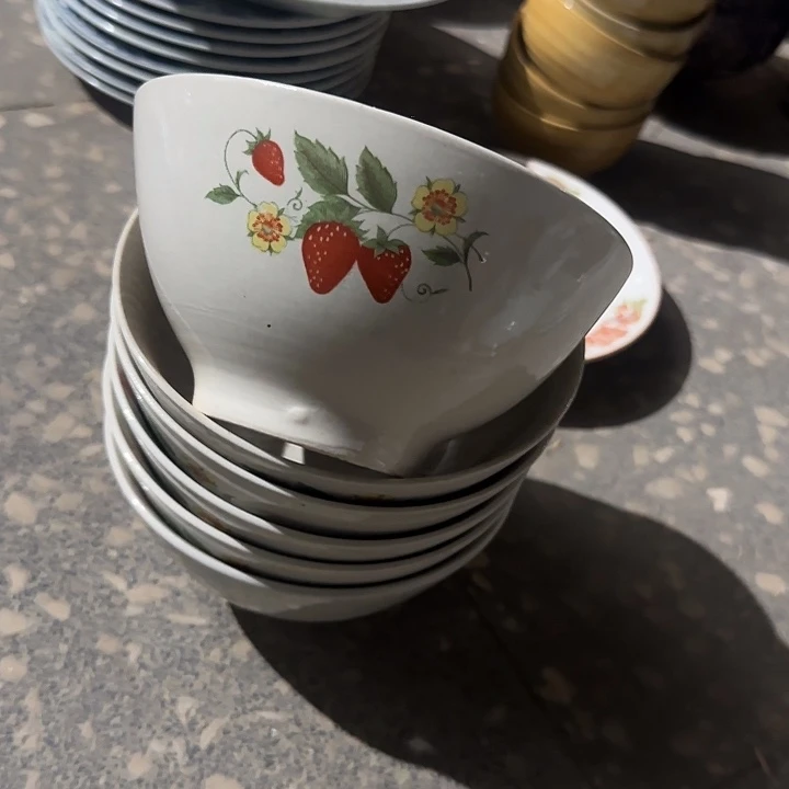 瓷片陶瓷盘子碗啥都有口不圆有黑点