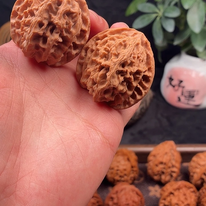 文玩核桃吊坠苹果园