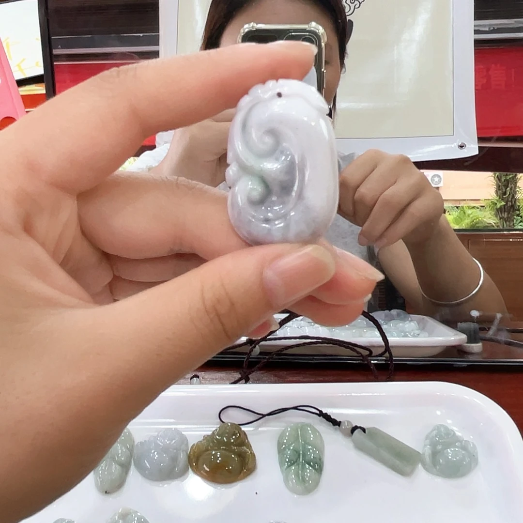 翡翠挂件未镶嵌乌鸡色如意