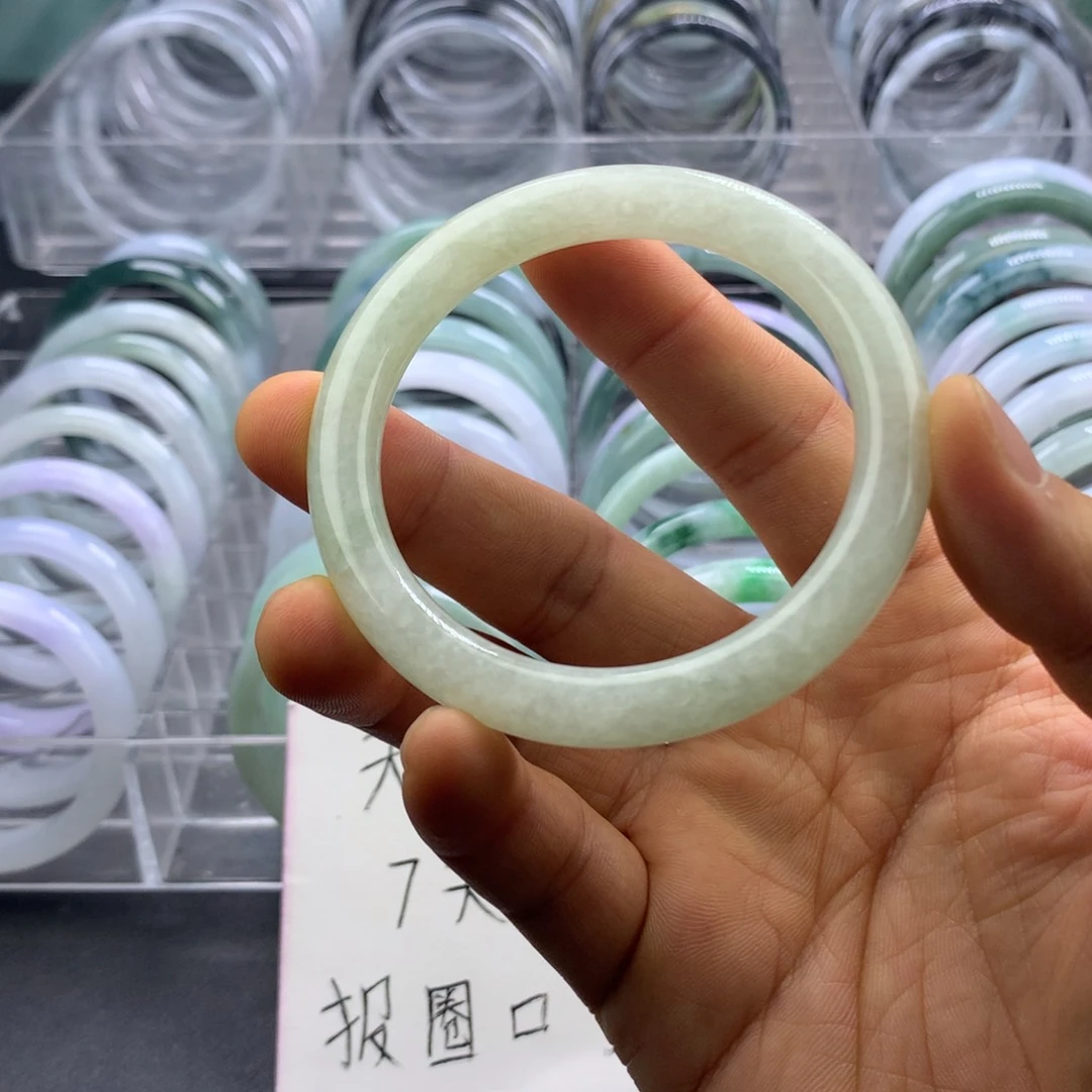 翡翠手镯未镶嵌手镯