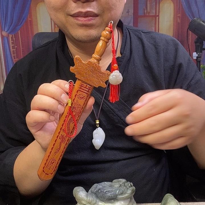 和田玉未镶嵌颈饰佛公