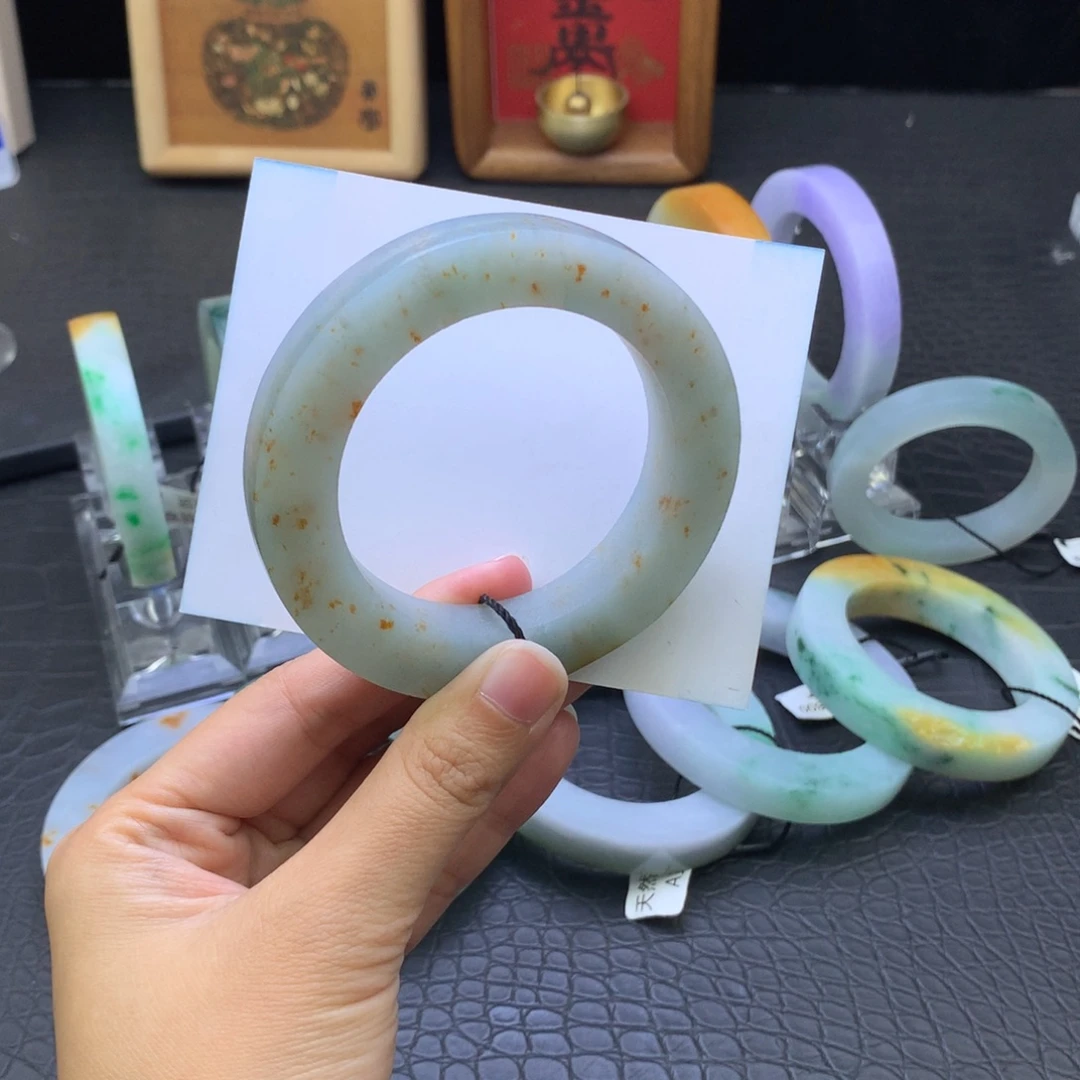 定制翡翠未镶嵌翡翠手镯