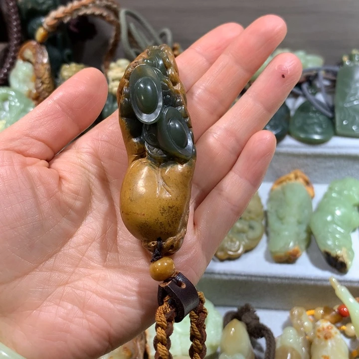 终***…岫岩河磨玉（透闪石质玉）未镶嵌把件
